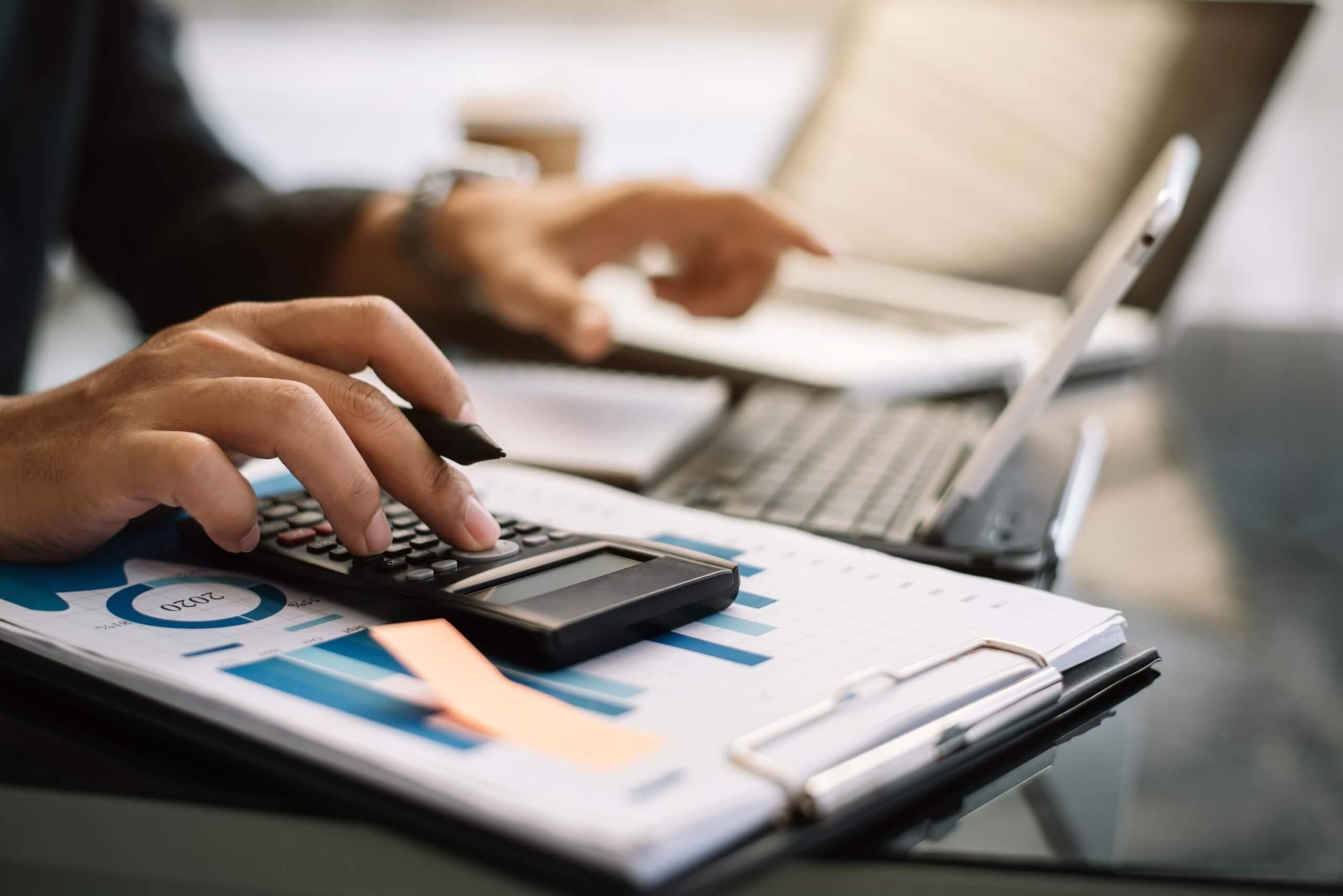 The Top 10 Mistakes To Avoid When Buying A Home In Toronto 19 Hand Businessman Doing Finances And Calculate On D 2022 10 31 23 53 36 Utc 1 Scaled
