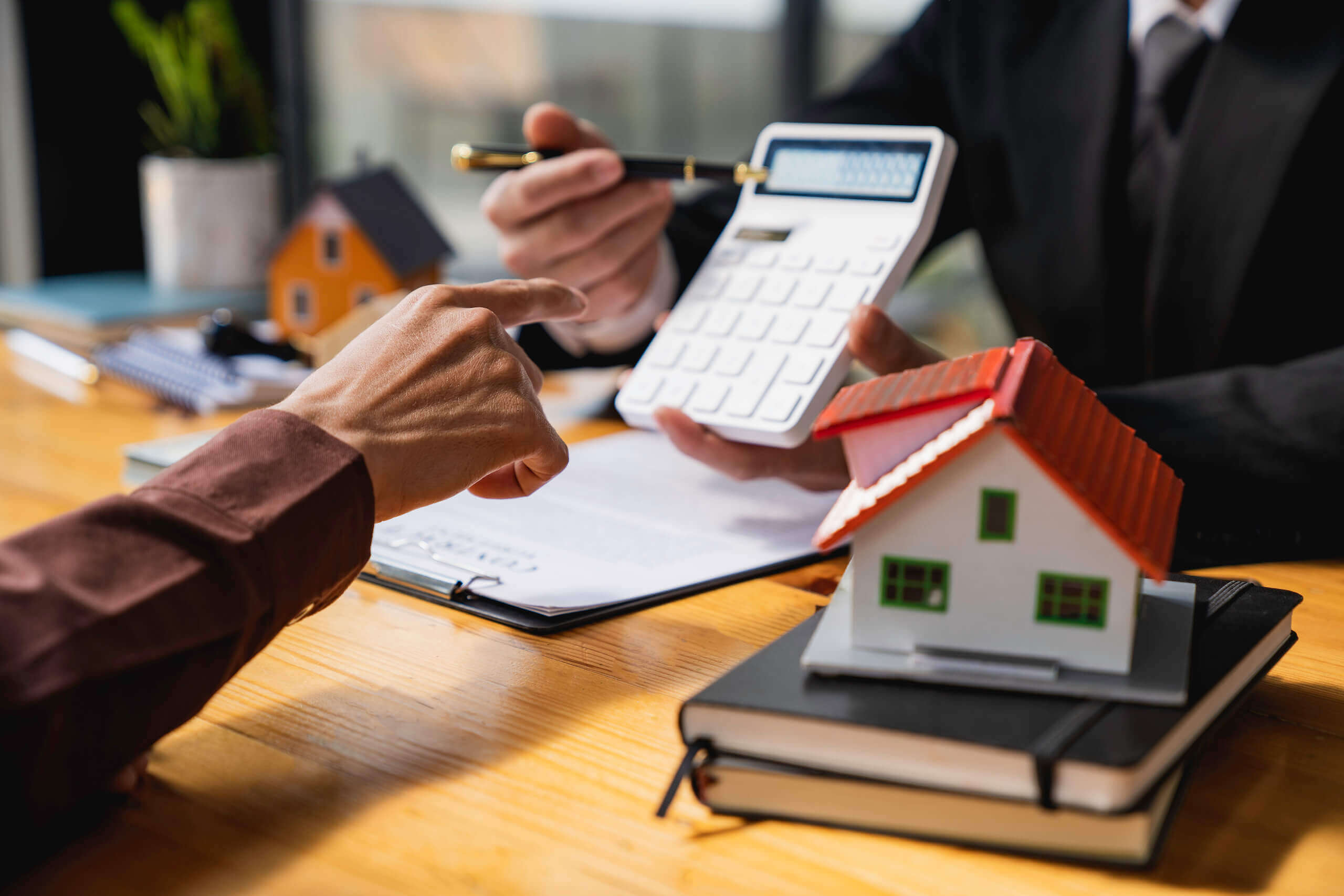 The Top 5 Things To Check Before Making An Offer On A Home In Toronto 6 The Top 5 Things To Check Before Making An Offer On A Home In Toronto 5 House Broker Who Calculates Prices To Offer Specia 2023 06 21 01 55 15 Utc 1